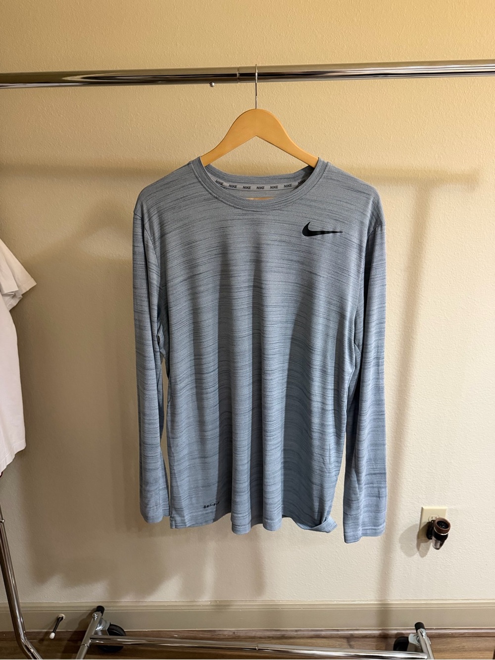 Nike Dri-FIT Long Sleeve Training Shirt XL Heather Gray
